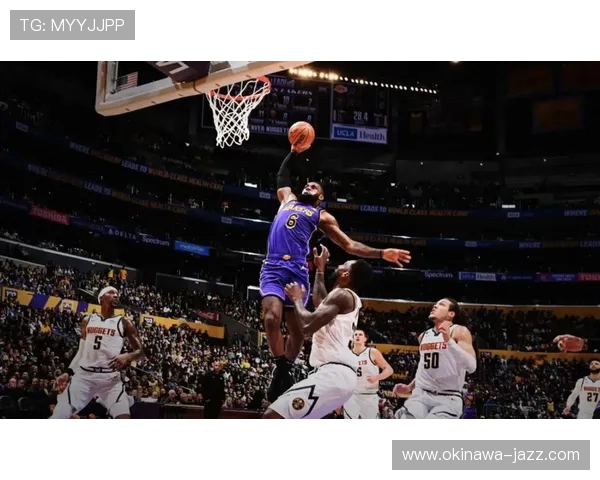 詹皇里夫斯默契惊人 神仙空接暴扣成亮点 詹皇里夫斯默契惊人 神仙空接暴扣成亮点